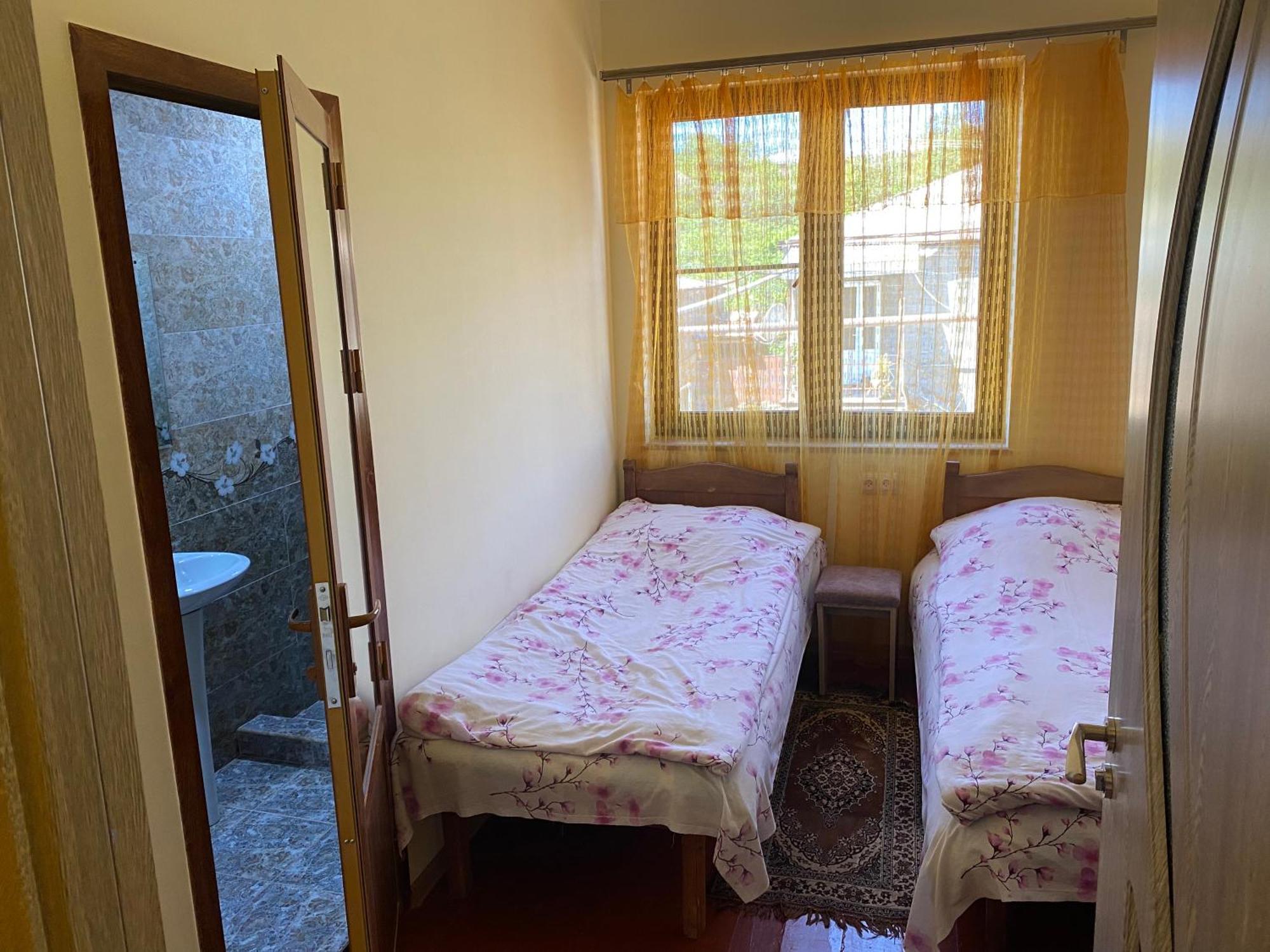 Karine B&B Yeghegnadzor Bagian luar foto